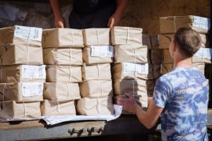 На захопленій частині Запорізької області загарбники видають щоденники з текстом російського гімну та вітальним словом Путіна