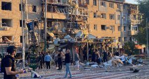 Ворог вдарив по Запоріжжю сімома ракетами та шістьма безпілотниками: атаку розслідують як воєнний злочин, — ФОТО
