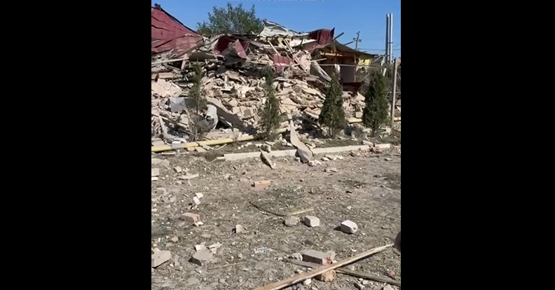 Після сьогоднішнього удару у запорізькому селищі Малокатеринівка загалом знищено 80% житлового фонду: мешканцям потрібна допомога, — ВІДЕО