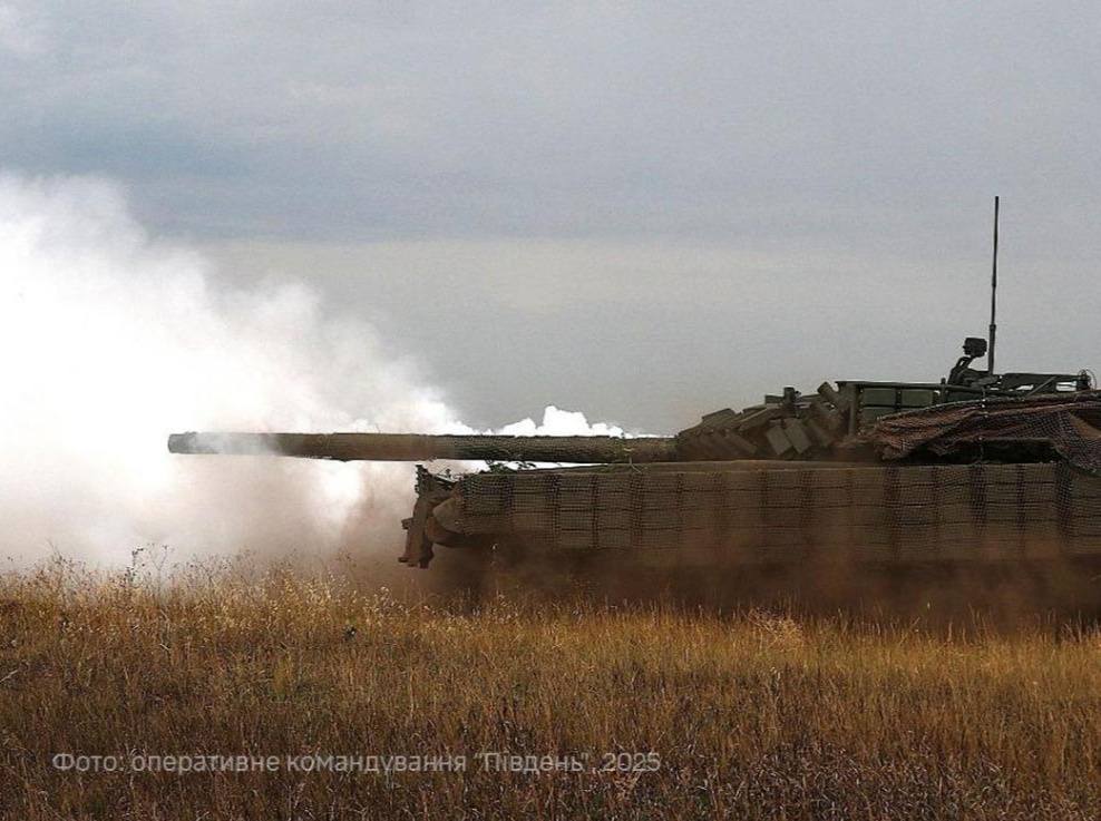 Поблизу двох населених пунктів Запорізької області ворог тричі атакував позиції захисників