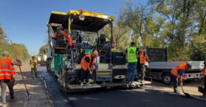 Стартували роботи з ремонту автодороги міжнародного значення М-18 у Запорізькому районі: планують закінчити наступного місяця, — ФОТО