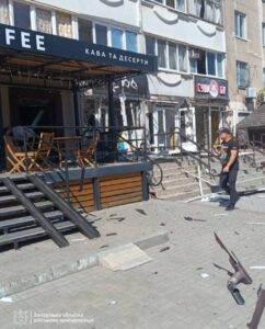 Росіяни вдарили по Запоріжжю безпілотником: поранено людей, - ВІДЕО