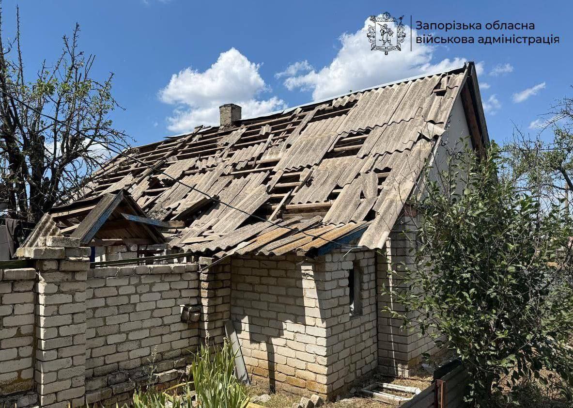 Один человек погиб, еще 17 получили ранения: враг нанес 522 удара по Запорожской области