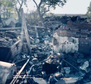 Росіяни скинули авіабомбу на село в Оріхівській громаді: двоє людей загинули