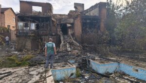 Екологи про нічний удар по Заводському району Запоріжжя: забруднено понад тисячу квадратних метрів, відходи можуть містити токсичні речовини, — ФОТО