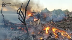 Палали будинки, машини та споруди: через російські обстріли у Запорізькій області сталося п'ять пожеж за добу, — ФОТО