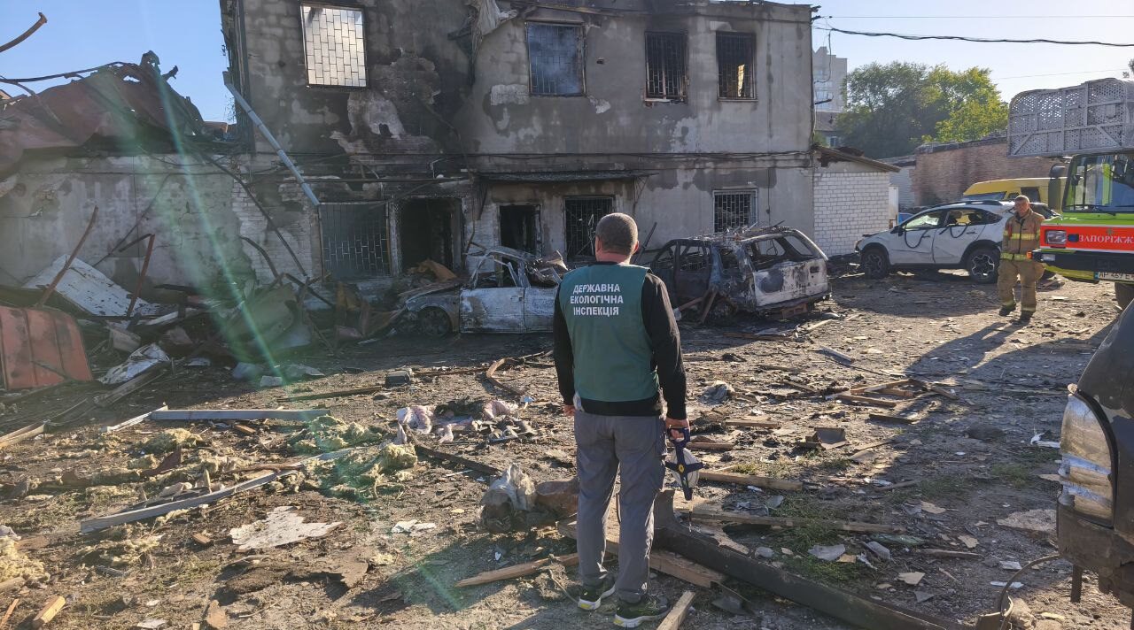 Повреждения в трех районах Запорожья: экологи показали последствия вражеских попаданий 22 сентября, — ФОТО