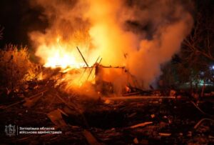 Другу ніч поспіль росіяни атакували Запоріжжя авіабомбами: під завалами будинку загинув чоловік, – ФОТО, ВІДЕО