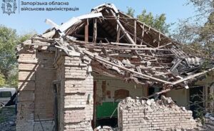 Ворог вдарив по одинадцяти населених пунктах Запорізької області: через обстріли загинула людина