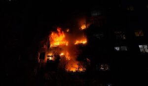 Окупанти атакували Запоріжжя РСЗВ та ракетами: десятки людей поранено, зайнялися пожежі, є руйнування, — ФОТО, ВІДЕО
