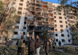 Поранено понад 30 людей: нічні та ранкові удари по Запоріжжю розслідують як воєнний злочин, — ФОТО