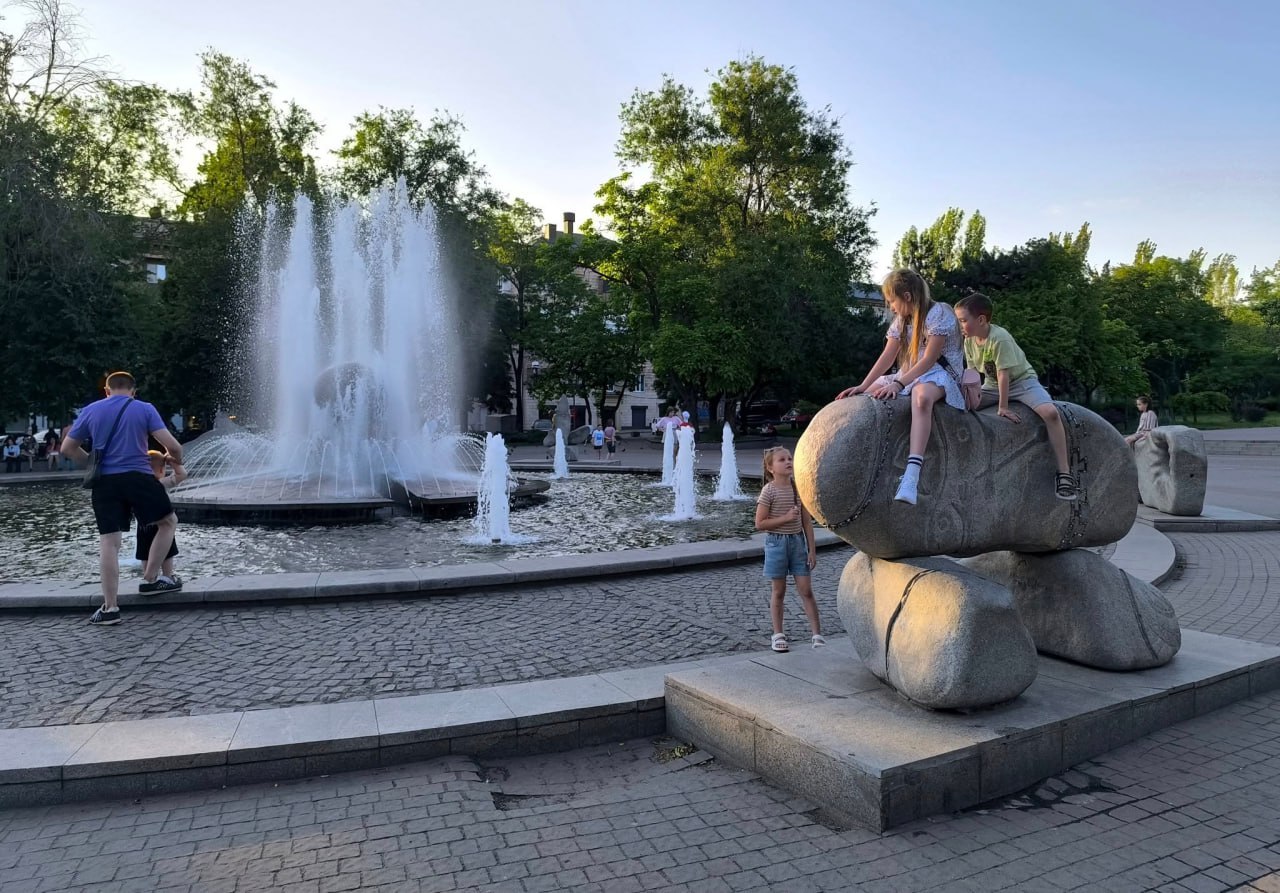 У Запоріжжі відмовилися від будівництва дитячого майданчика на площі Митців: пріоритет для міста – допомога фронту та людям