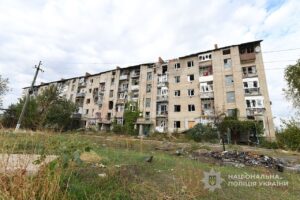 Пошкоджено багатоповерхівки та машини: наслідки ворожих ударів по Запорізькій області 2 вересня, — ФОТО