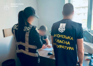 Повідомлено про підозру 33-річному власнику будівельної компанії, який привласнив 6 млн грн, виділених на відновлення будинку у Запоріжжі