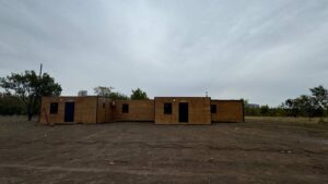 Встановлюють будинки та проводять комунікації: у Запоріжжі облаштовують нове модульне містечко, — ФОТО 