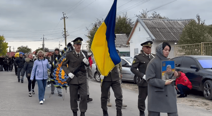 Прифронтова Кушугумська громада провела в останню путь бійця Олександра Тарасенка, — ВІДЕО