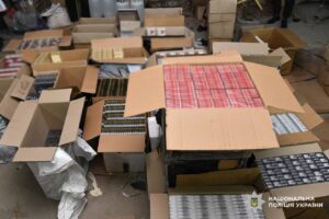 Вилучили цигарки та алкоголь на 1,5 мільйона гривень: у Запоріжжі судитимуть торгівця контрафактною продукцією, — ФОТО