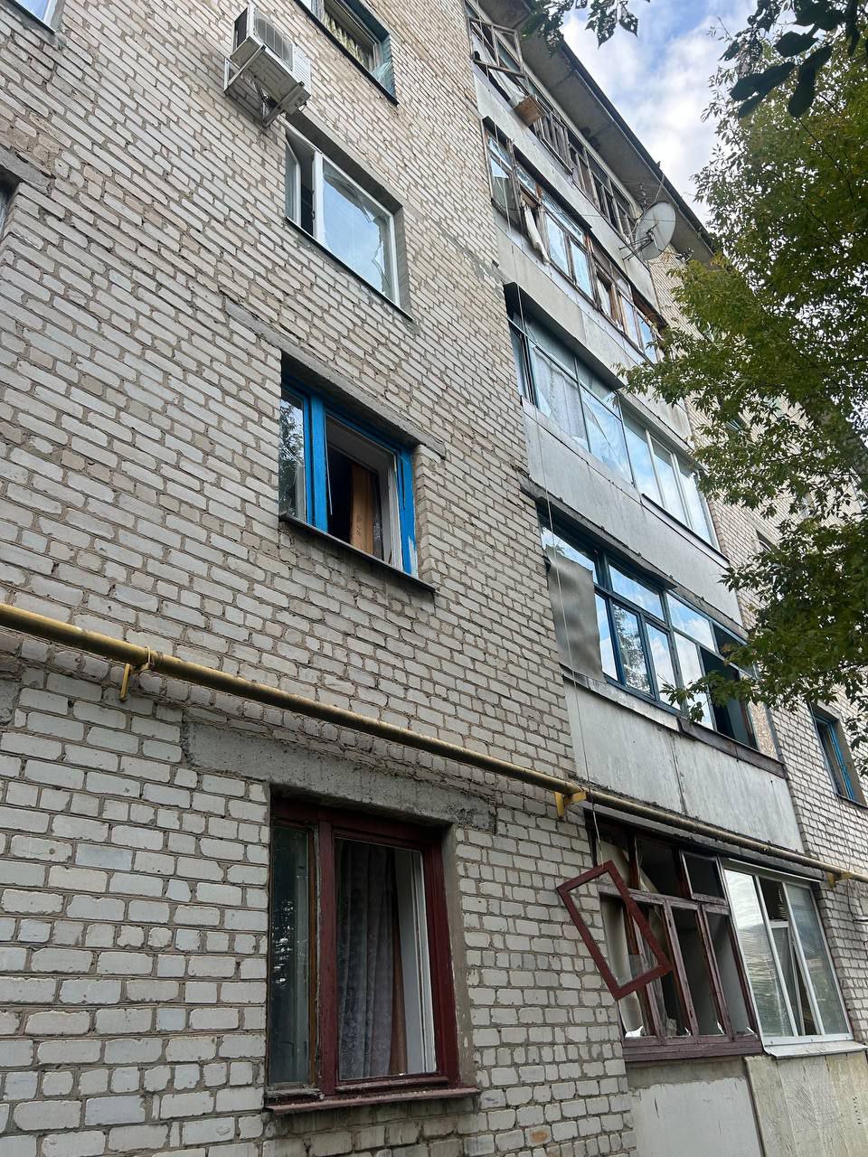 Пошкоджено 7 багатоквартирних та понад 20 приватних будинків: наслідки авіаударів по Комишувасі, — ФОТО, ВІДЕО