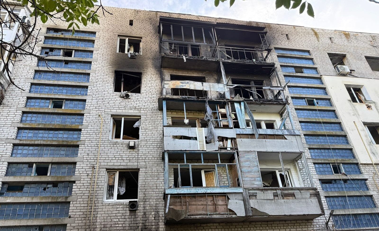 Враг ударил по Запорожской области 629 раз, ранена женщина: последствия российских обстрелов 6 октября, — ФОТО