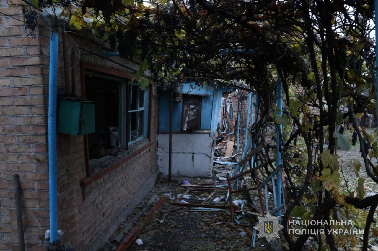 Повреждены дома и машины: последствия российских ударов по Запорожской области 9 октября, — ФОТО