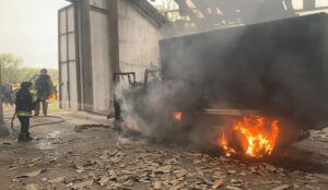Полыхали грузовик и семена, погиб мужчина: спасатели показали последствия российских обстрелов Запорожской области, — ФОТО