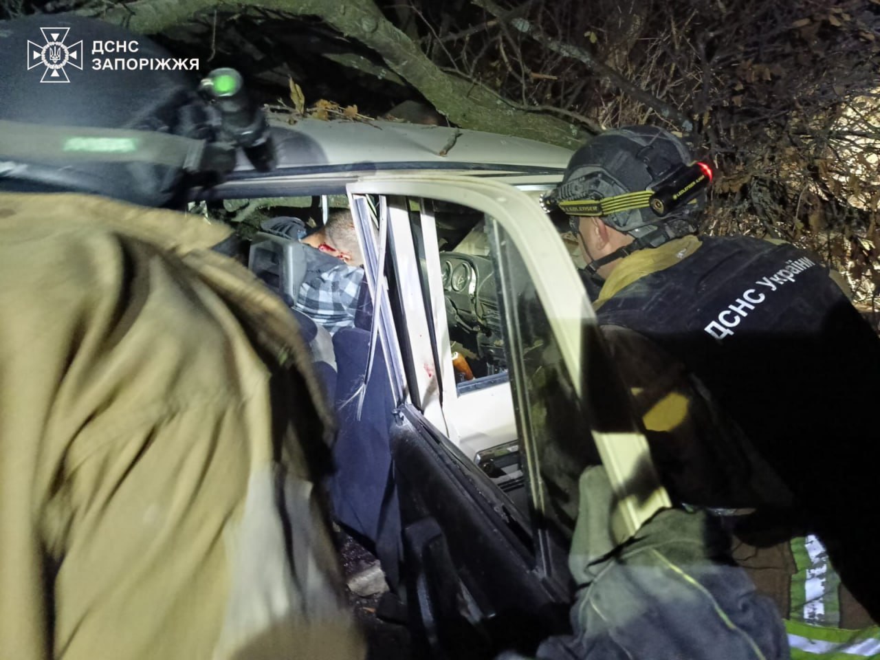 Одна людина загинула, ще троє – поранені: ворог атакував дроном машину в Пологівському районі