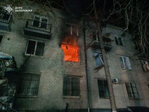 Россияне атаковали Запорожье шахедами: горели авто, деревья и помещения учебного заведения, — ФОТО, ВИДЕО