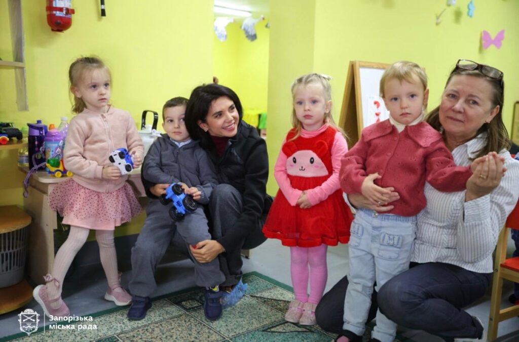 У Запоріжжі вперше з початку широкомасштабної війни відновили роботу ясельних груп: діти перебувають в укриттях (ФОТО)