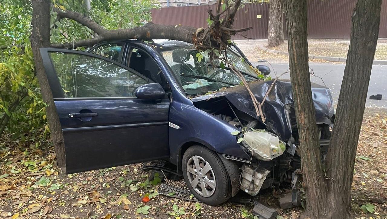 За добу у Запоріжжі в ДТП загинули три людини, ще двох постраждалих доставили до лікарні, — ФОТО
