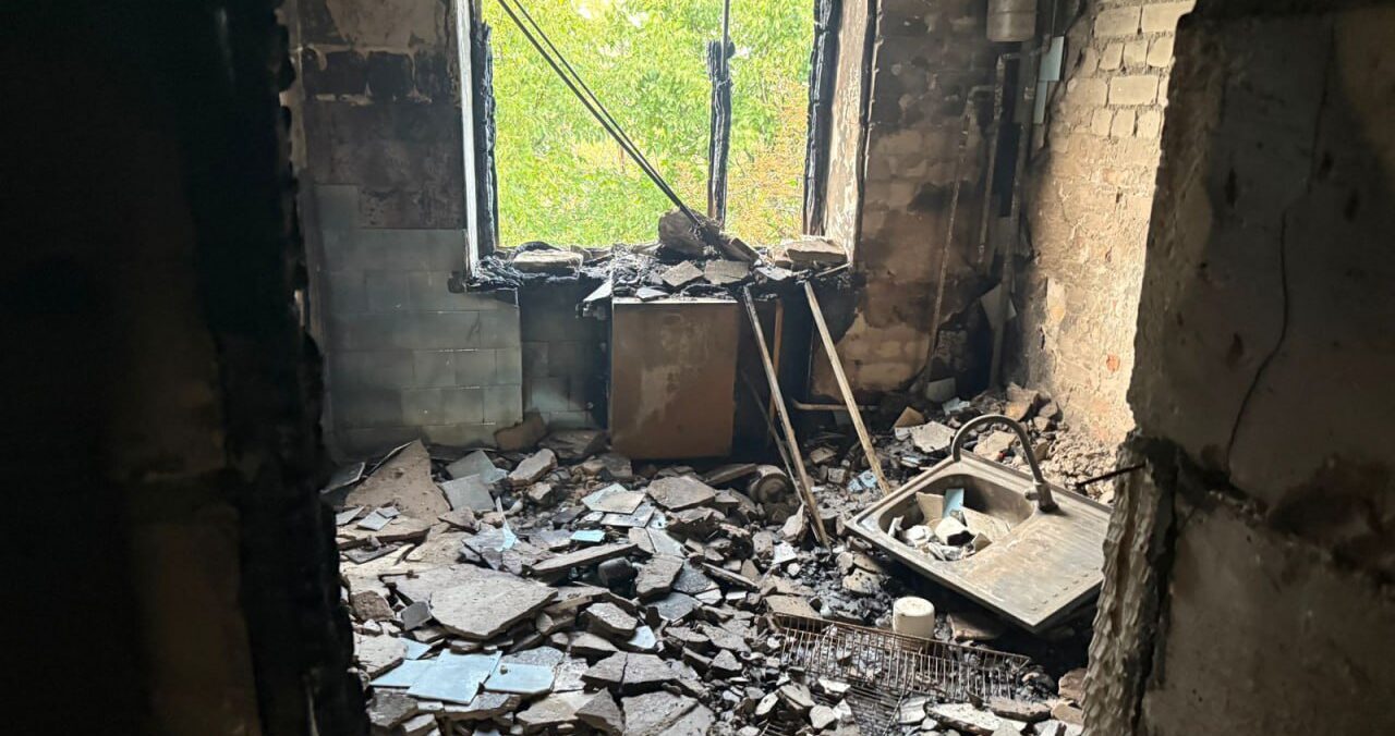 Оккупанты 25 октября ударили по Запорожской области 663 раза за сутки: повреждены дома, квартиры и автомобили, — ФОТО