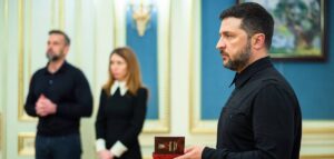 За весомый вклад в развитие энергетического комплекса: президент наградил трех запорожских энергетиков орденами «За мужество»