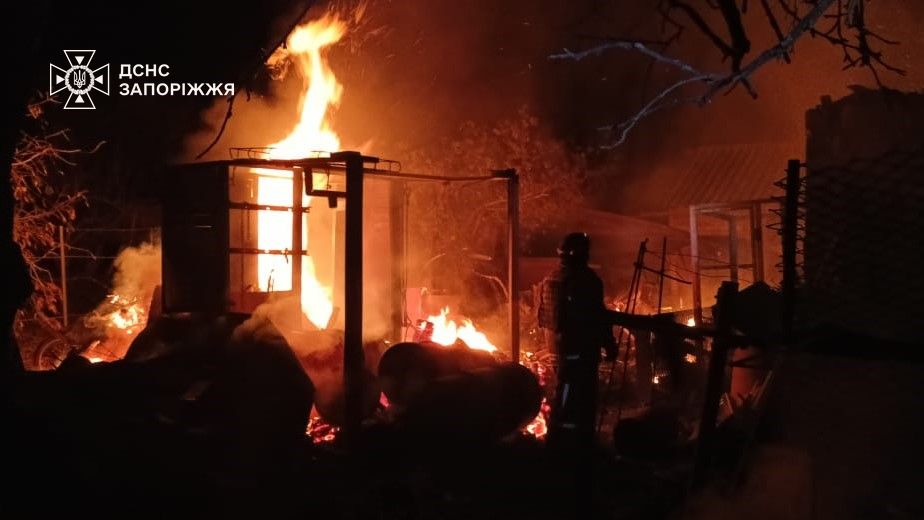 В результаті російських влучань в Запорізькій області спалахнули дві пожежі