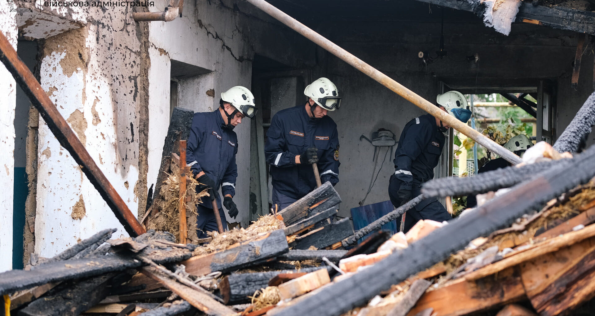 «На нас полетіли двері та речі»: жителі Запоріжжя розповідають про нічні удари по місту, — ФОТО, ВІДЕО