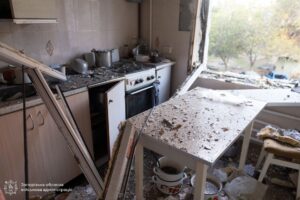 «Он плакал от боли, а я вся в порезах»: жители Запорожья рассказали о ночной атаке россиян, — ФОТО, ВИДЕО