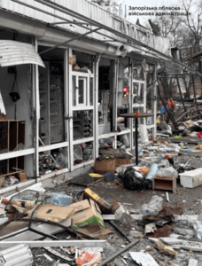 «Вибух був такої сили, що тіло досі тремтить»: мешканці Запоріжжя розповідають про нічний удар, — ФОТО, ВІДЕО