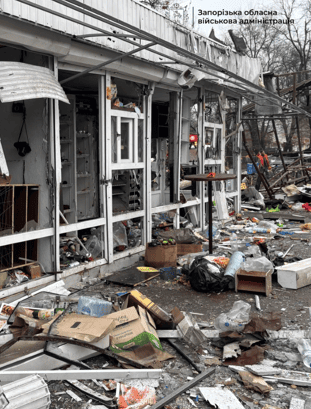 «Вибух був такої сили, що тіло досі тремтить»: мешканці Запоріжжя розповідають про нічний удар, — ФОТО, ВІДЕО