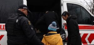 Ні дня без вибухів: з прифронтової Воздвижівки Запорізької області евакуювали матір із трьома дітьми, — ВІДЕО