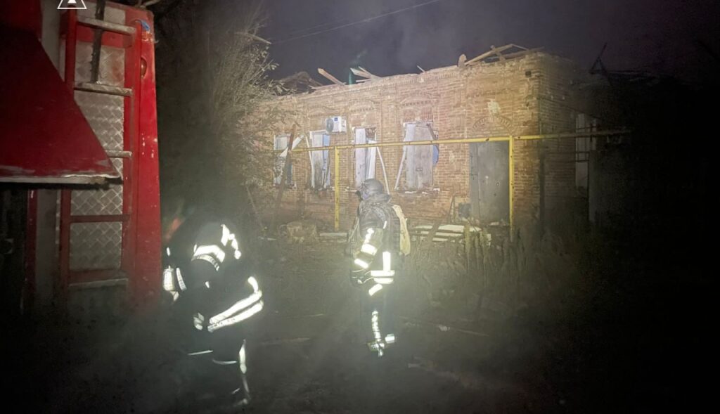 Через російські удари по Запорізькій області палали два будинки та складське приміщення, — ФОТО