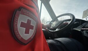 Дом расположен в нескольких километрах от линии огня: в Запорожье из прифронтовой зоны эвакуировали двух женщин, — ФОТО, ВИДЕО