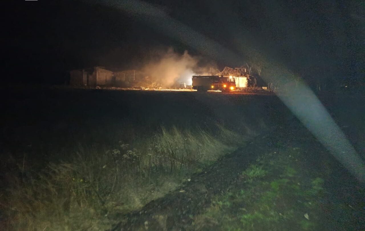Палали будинок та залишки ударного БпЛА: через російські удари у Запорізькій області виникло кілька пожеж