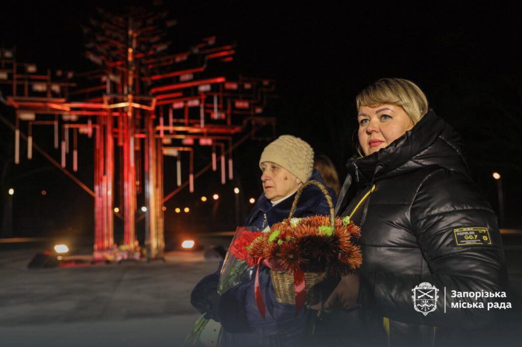 Вшанували полеглих захисників: на запорізькому меморіалі з’явилось ще 85 імен полеглих воїнів (ФОТО)