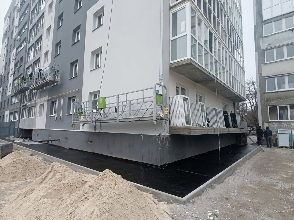 Роботи виконано на 85%: у Запоріжжі триває відновлення зруйнованої ворогом дев’ятиповерхівки (ФОТО)