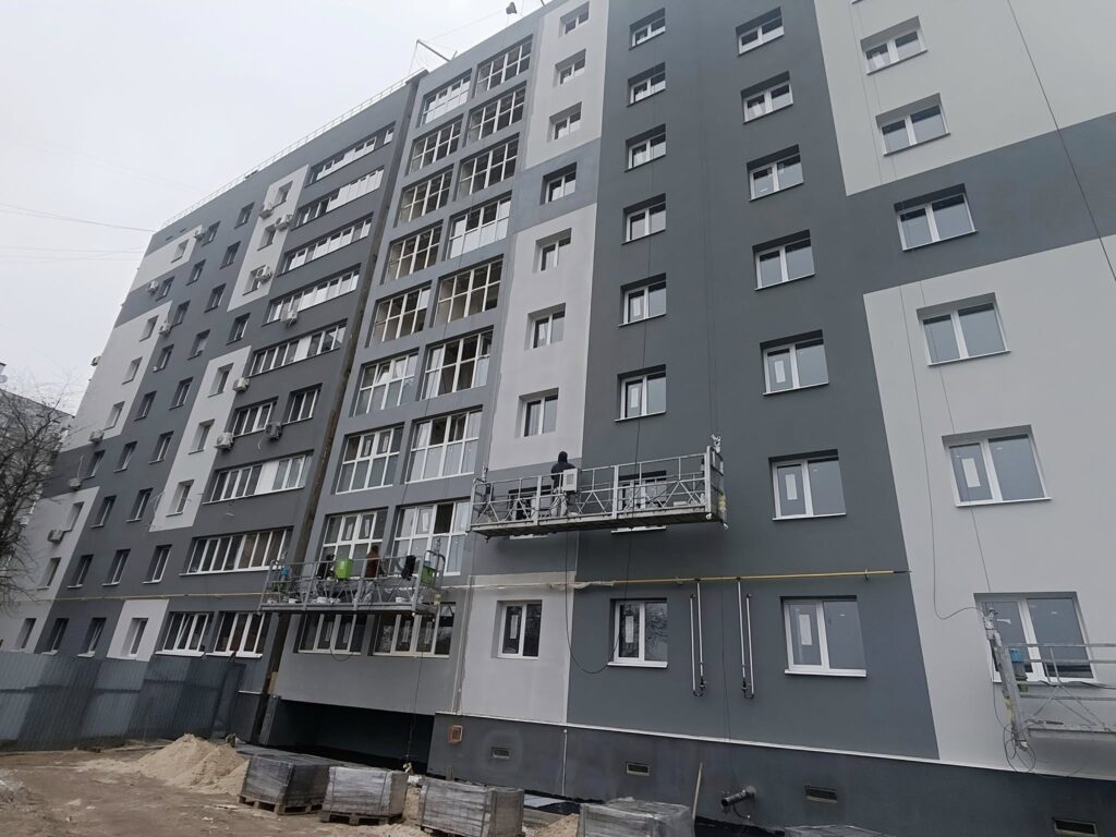 Роботи виконано на 85%: у Запоріжжі триває відновлення зруйнованої ворогом дев’ятиповерхівки (ФОТО)