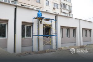 Роботи виконано на 97%: підрядник завершує ремонт амбулаторії у Бородінському мікрорайоні Запоріжжя, - ФОТО