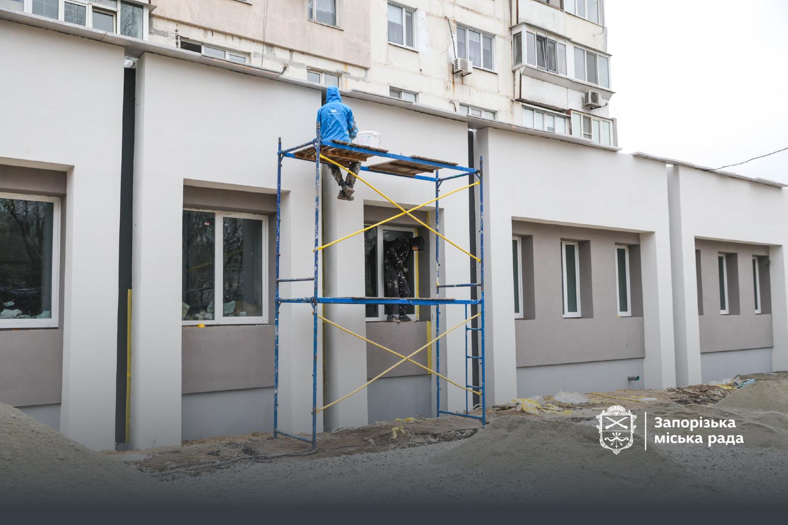 Работы выполнены на 97%: подрядчик завершает ремонт амбулатории в Бородинском микрорайоне Запорожья, - ФОТО