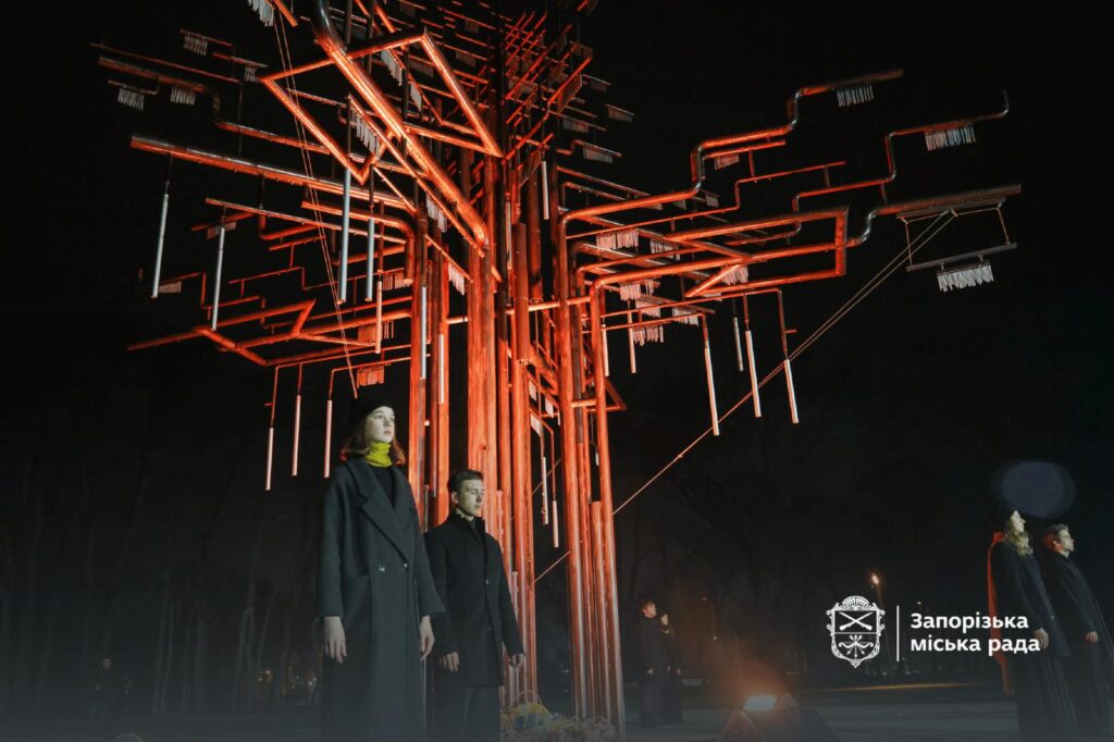 Вшанували полеглих захисників: на запорізькому меморіалі з’явилось ще 85 імен полеглих воїнів (ФОТО)