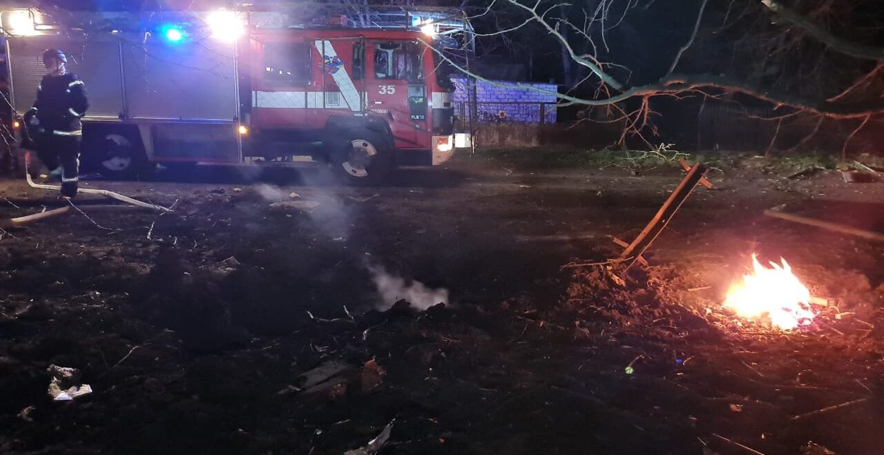 Ворог знову бив по Запорізькому району: палав житловий будинок