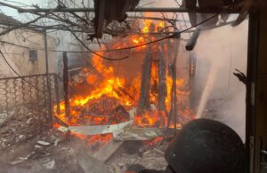 Из-за ударов российских войск в Запорожской области полыхали два жилых дома и производственное здание, — ФОТО