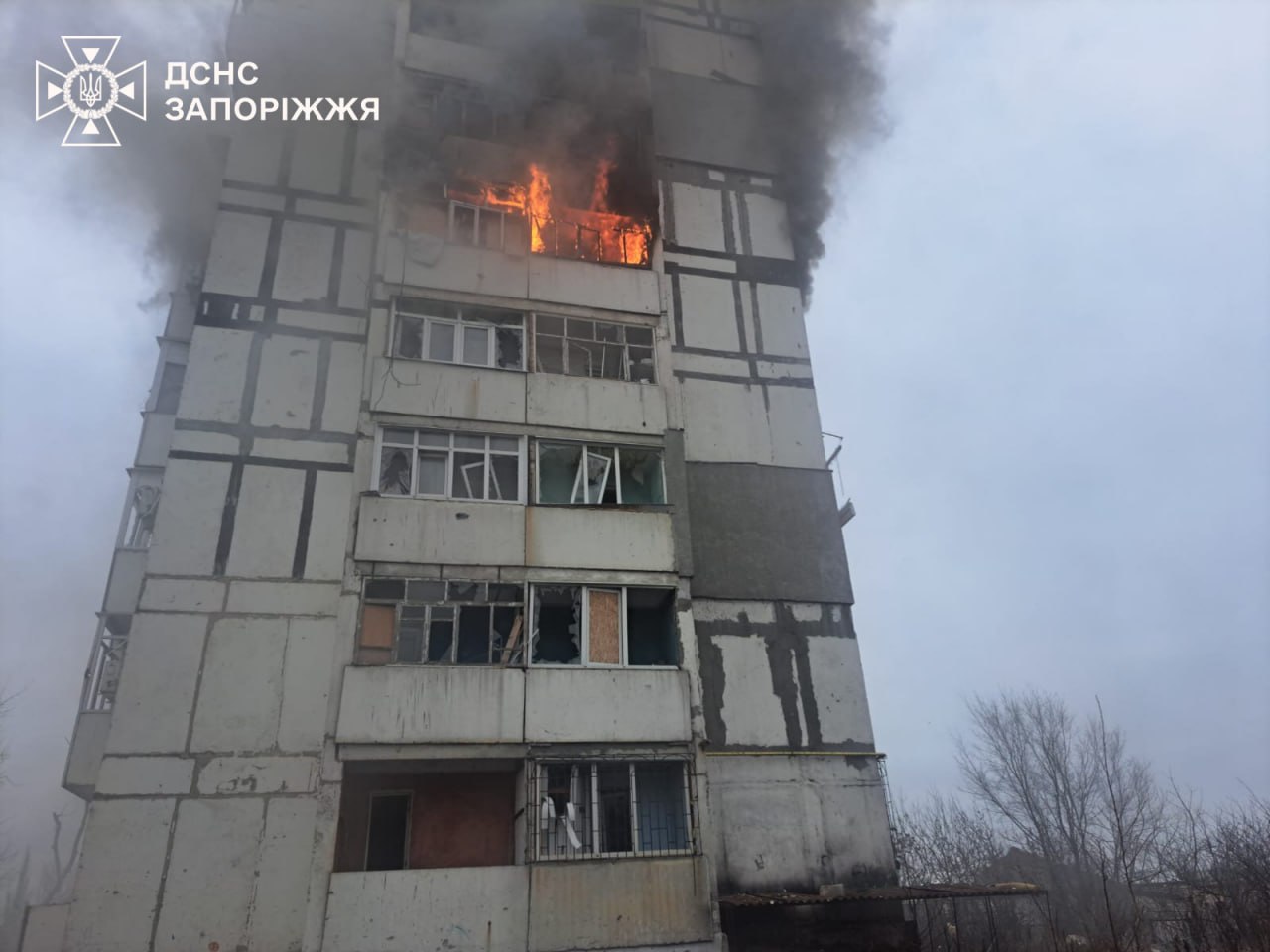 Горели квартиры в многоэтажке: последствия российских ударов по Запорожской области, - ФОТО