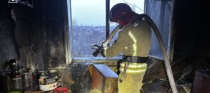 Під час пожежі у запорізькій багатоповерхівці загинув власник квартири, — ФОТО